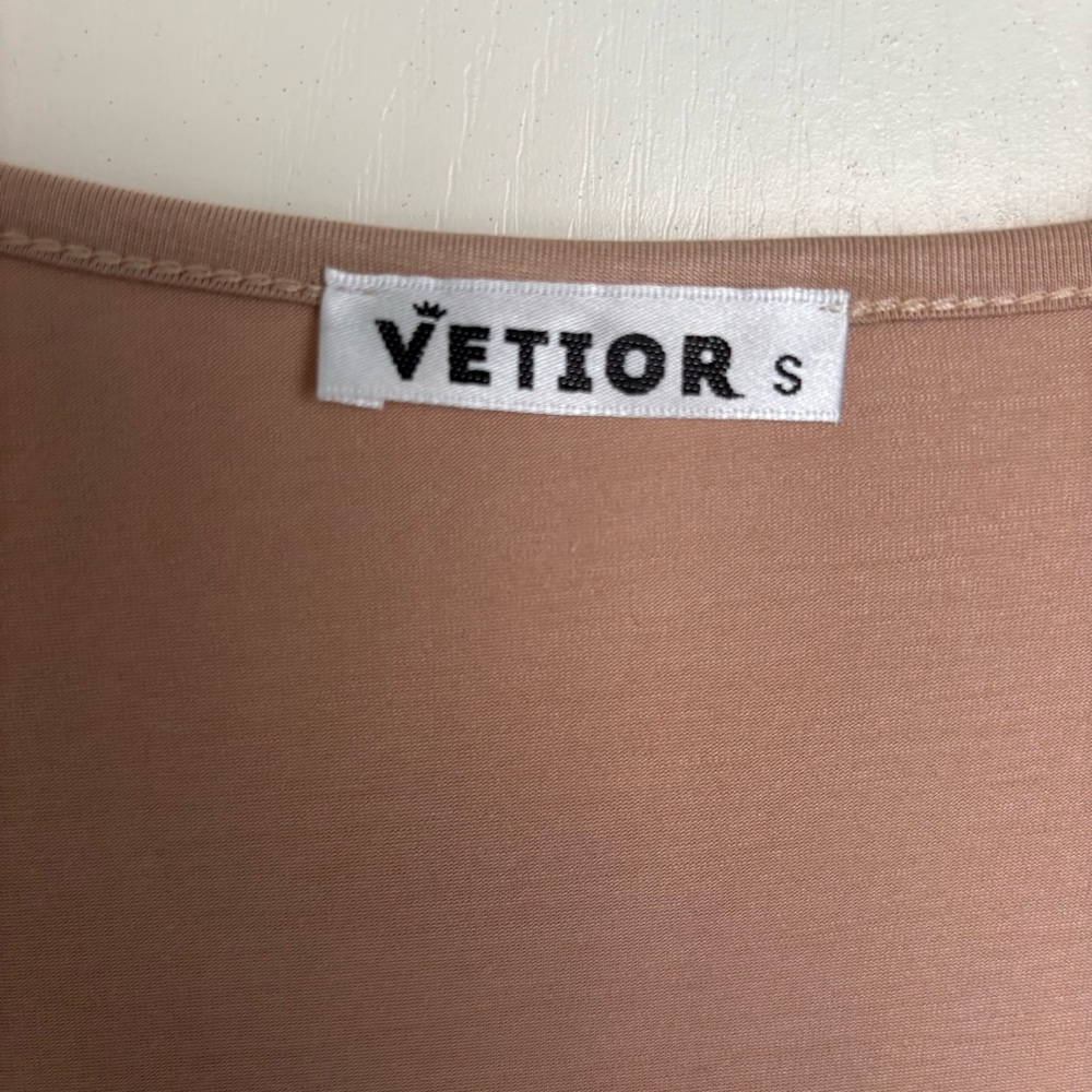 Vetior Tan Wrap Fitted Crop Top Long Sleeve - Picture 3 of 8